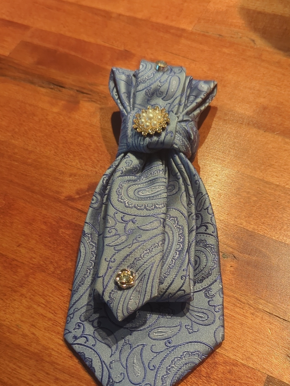 Blue Paisley Cravat with Decorative Pins -